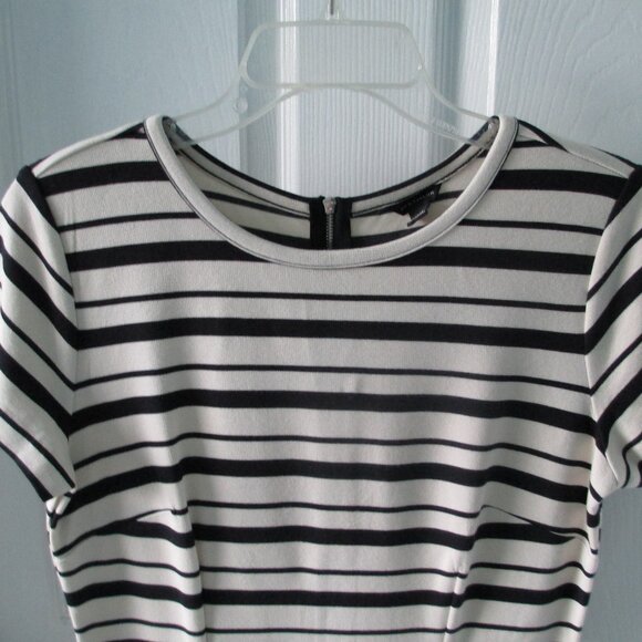 Ann Taylor shift dress - Picture 2 of 5